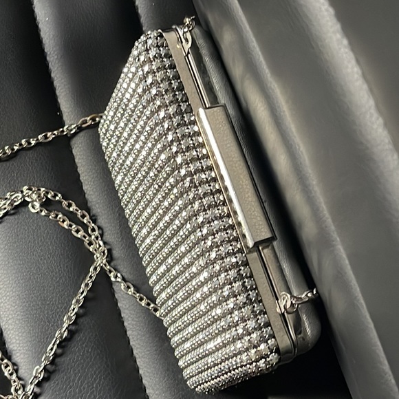 Express Signs Silver Bling Chain Link Crossbody Clutch - Picture 4 of 13